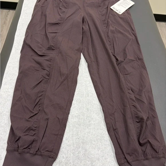 Brand new lululemon swift joggers - Picture 6 of 6